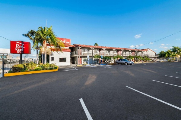 Red Roof Inn Los Angeles - Bellflower image 5